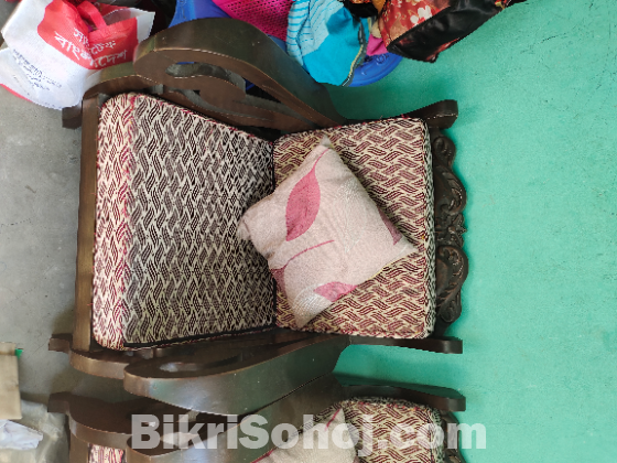 সোফা:১ জোডা, বালতি: ১ জোডা,রেক ১টা,হাই কমোড:১টা